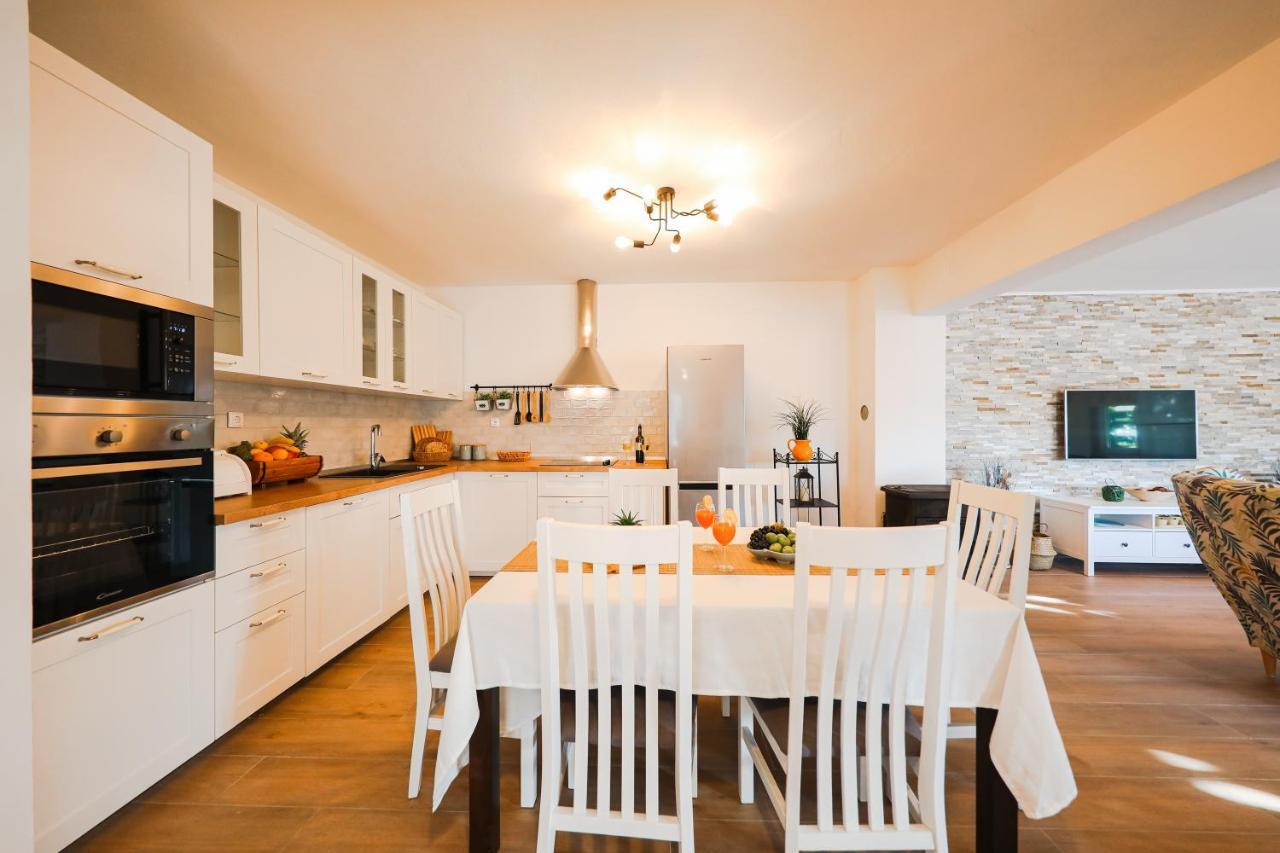 Luka Villa Pridraga Bagian luar foto